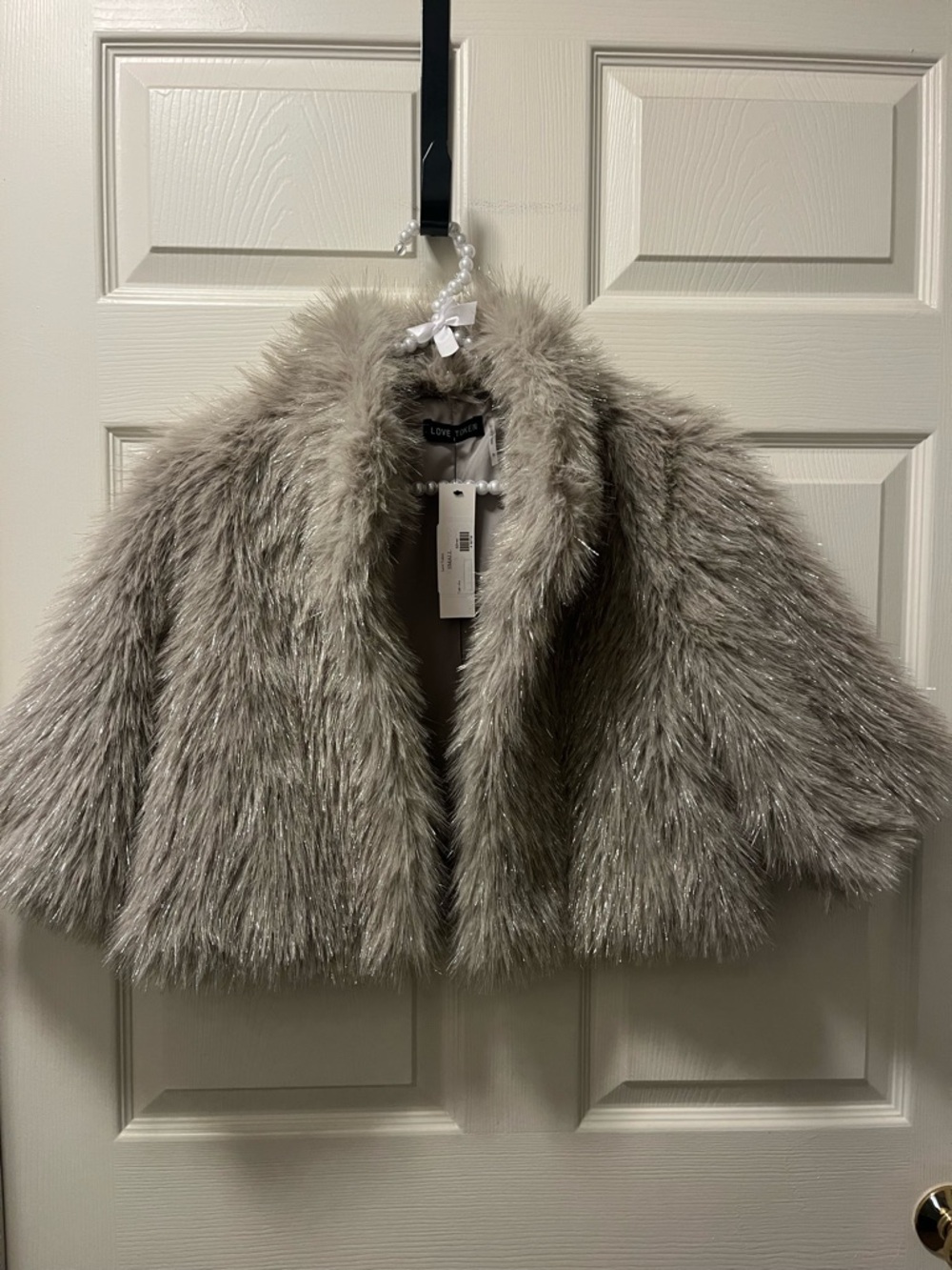 Love Token Women’s Silver Metallic Faux Fur Cropped Cape Jacket Size Small NWT